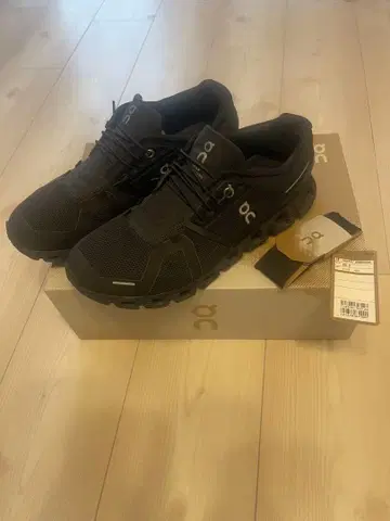 on 블랙 스니커즈 클라우드cloud5