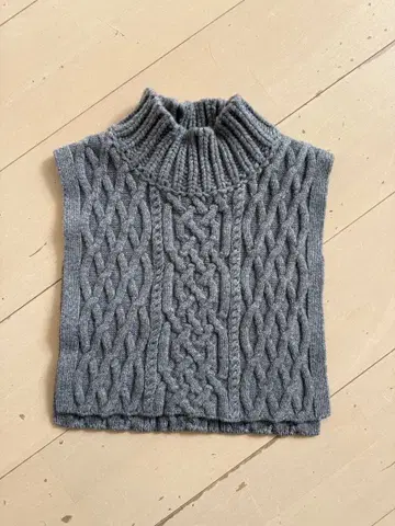 미사용에 가까운 나곤스탠스 케이블 니트 부품 탈부착 카라 베스트