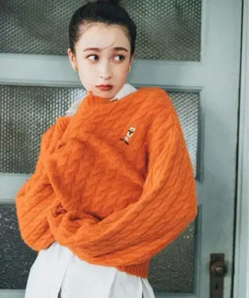 LILY BROWNBear 자수 케이블 니트 풀오버 오렌지 V넥