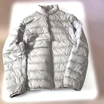 새상품급 유니클로 울트라 라이트 다운 그레이 M 사이즈