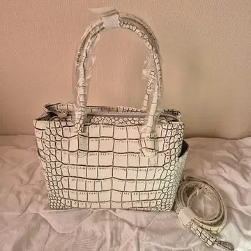 새상품 cat in the closet 크로커다일 숄더백