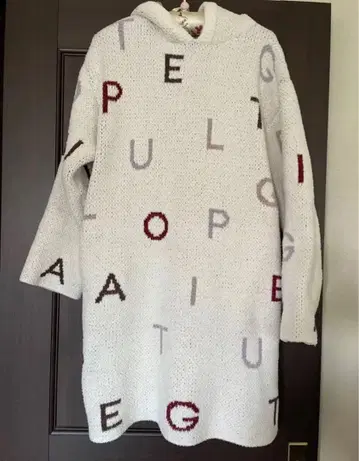 젤라또피케 후드 부착 알파벳 룸웨어 원피스