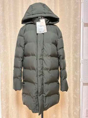 미사용 새상품 유니클로 다크 그린 후드 부착 다운 자켓 M 사이즈