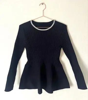 PLST 홀가먼트 메탈릭 넥 페플럼 스웨터 M 사이즈