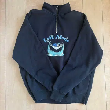 Left Alone 블랙 하프 지퍼 맨투맨