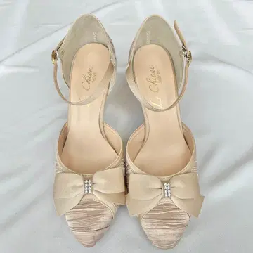 리본 포함 베이지 하이힐 펌프스