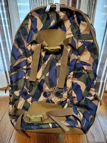 BURTON 카모플라쥬 백팩