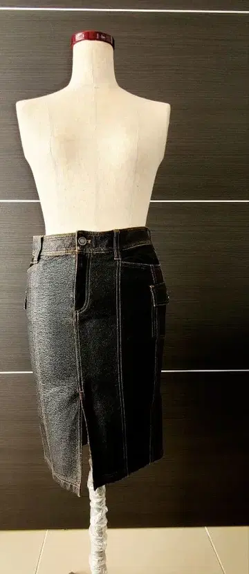 EPOCA 블랙 인조 가죽 빈티지 가공 타이트 스커트 슬릿 포함