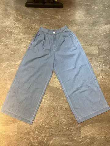 라이트 블루 와이드 팬츠 버튼 포함