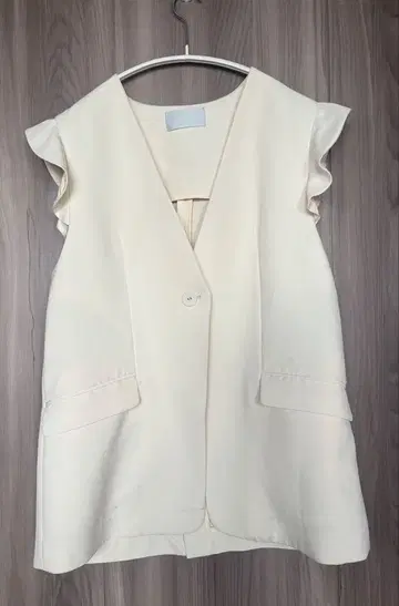 CILFORD 아이보리 프릴 베스트