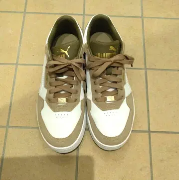 PUMA 코트 클래식 스니커즈