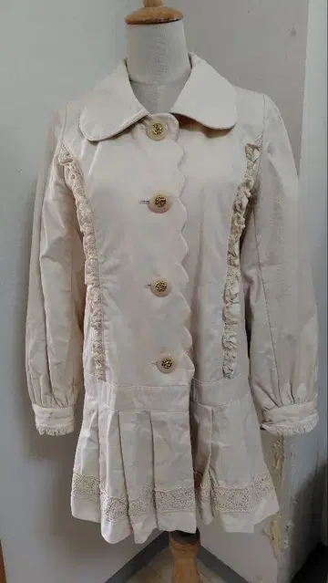 LIZ LISA 밑단 플리츠 코트