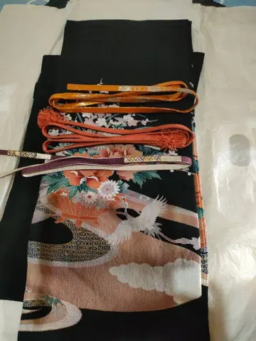 블랙 기모노 학과 꽃 무늬 오비 포함