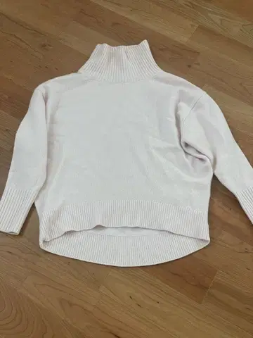 새상품급 앙클레이브 라이트 핑크 하이넥 니트