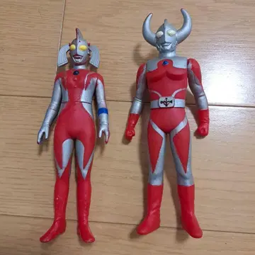 울트라맨 피규어 2체 세트 (울트라의 아버지, 울트라의 어머니)