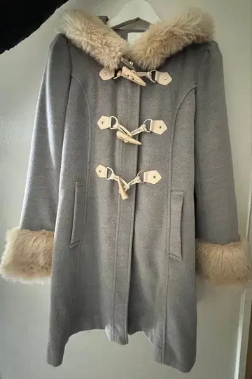 CECIL McBEE 퍼 달린 더플 코트