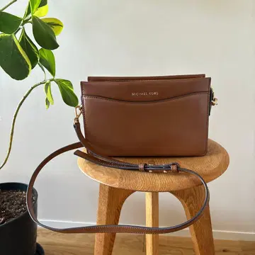 새상품급 MICHAEL KORS 브라운 카멜 숄더백