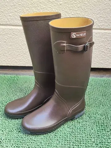 AIGLE 샹타벨 다크 브라운 장화 버클 포함
