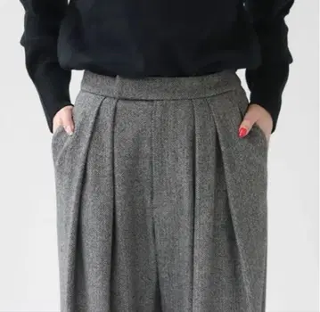 미사용 새상품 SACRA(사쿠라) 헤링본 트위드 팬츠