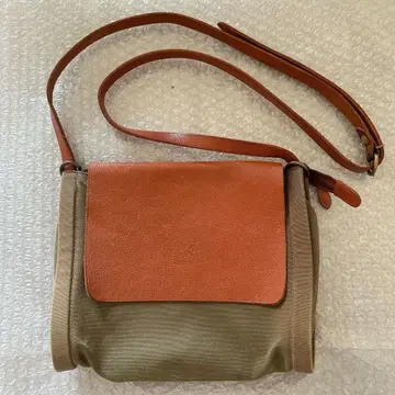 일비종떼 플랩 숄더백 카키