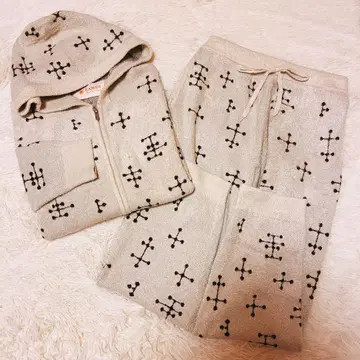 젤라또피케 EAMES 콜라보 기하학 패턴 후드 부착 룸웨어 세트