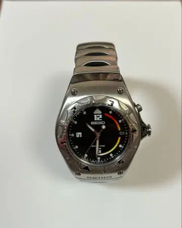SEIKO Kinetic 블랙 다이얼 시계