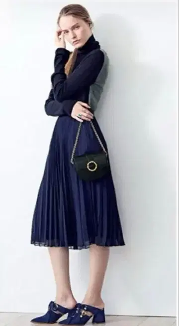 FOXEY 플리츠 롱 스커트 네이비