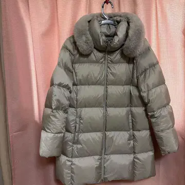 후드 부착 라이트 그레이 다운 자켓