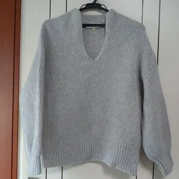 새상품급 자유구 포근한 V넥 긴팔 니트 스웨터 M 사이즈