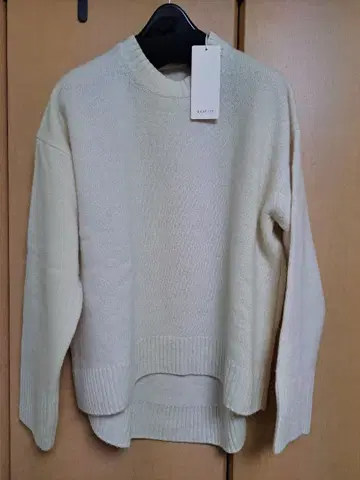 qualite 아이보리 긴팔 스웨터