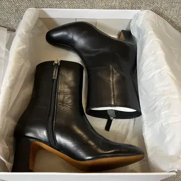 [새상품급] UNITED ARROWS 22.0cm 가죽 숏부츠