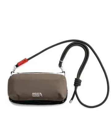 AIGLE x Topologie Bottle Sacoche 브라운