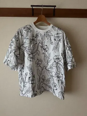 MAISON SPECIAL 꽃무늬 오버 사이즈 T셔츠