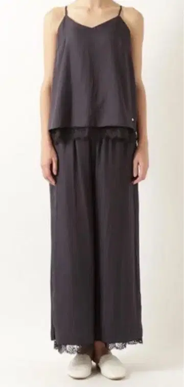 젤라또피케 네이비 새틴 레이스 부착 셋업 룸웨어