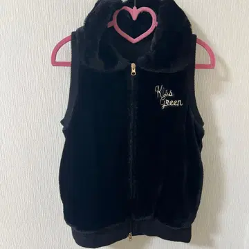 KISS ON THE GREEN 키스온더그린 인조 모피 베스트