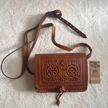 라이카 브라운 가죽 숄더백