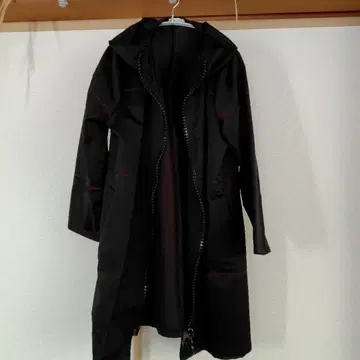 la monet (라 모네) 블랙에 보라색 라인의 롱 코트