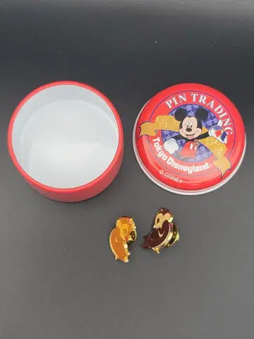 도쿄 디즈니랜드 칩과 데일 핀 배지 세트