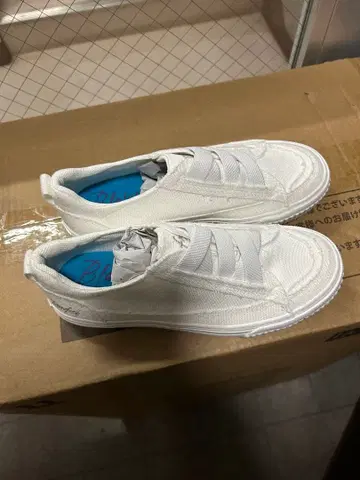 화이트 스니커즈