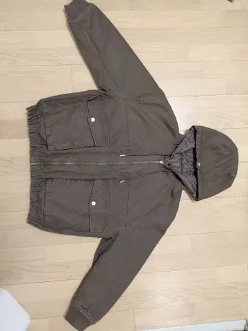 다크 브라운 후드 부착 자켓