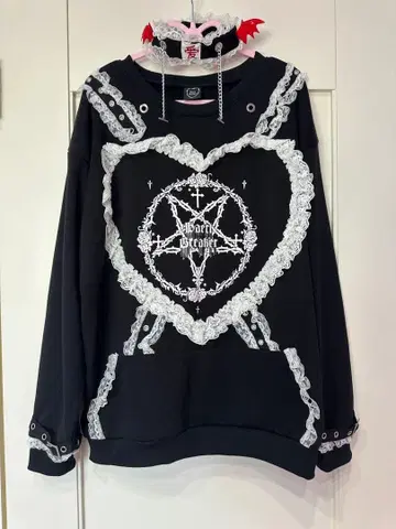 HBreaker 고딕 하트 레이스 맨투맨