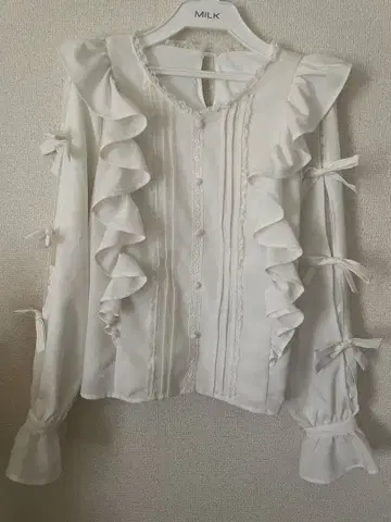 mellfy memory 프릴 긴팔 화이트 블라우스