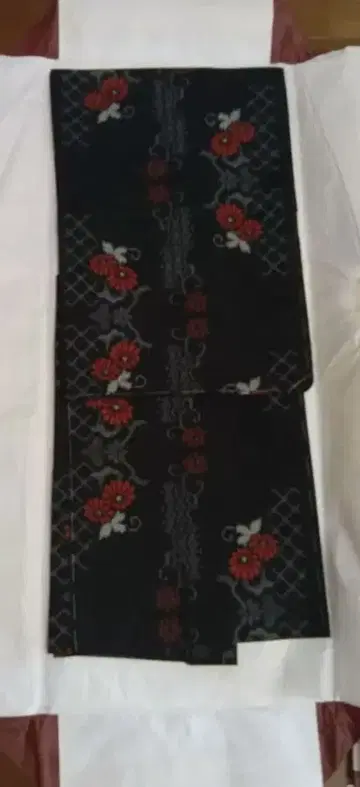 오시마 명주 블랙 베이스 빨간 꽃 무늬 겉옷