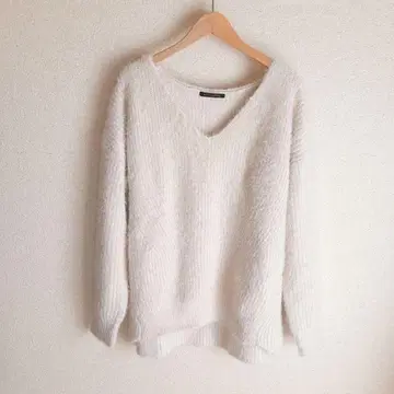 BARNYARDSTORM V넥 샤기 니트 긴팔 스웨터 아이보리