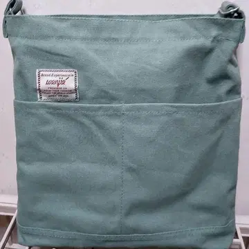 민트 그린 숄더백