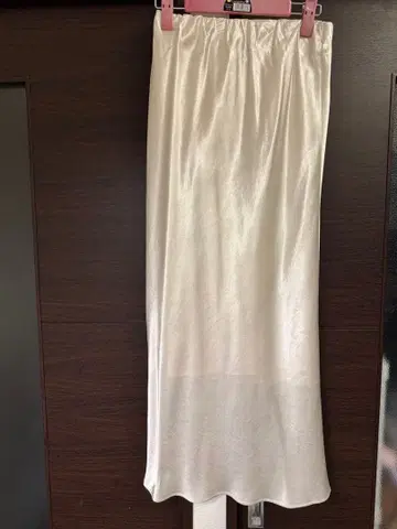 미사용 새상품 Noble 광택 스커트 F