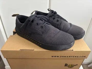 Dr. Martens 블랙 스니커즈