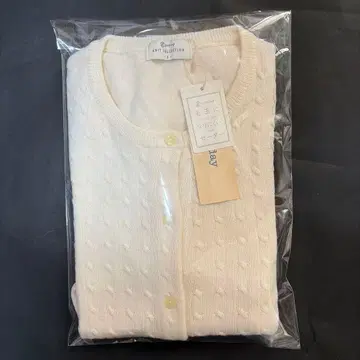 촉감 부드러운 케이블 짜임 가디건 화이트