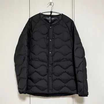 유니클로 화이트 마운티니어링 라이트 다운 M 사이즈