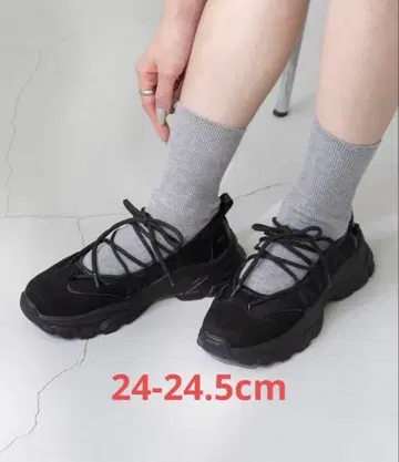 레이스업 통굽 발레 스니커즈